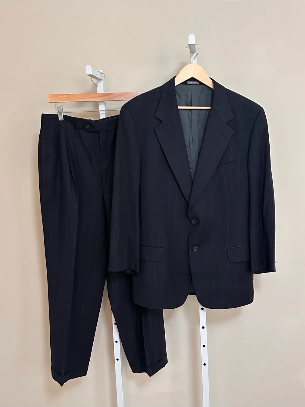 Calvin Klein Vintage Navy Pinstripe Wool Suit 42R 32x28 Two Button Business